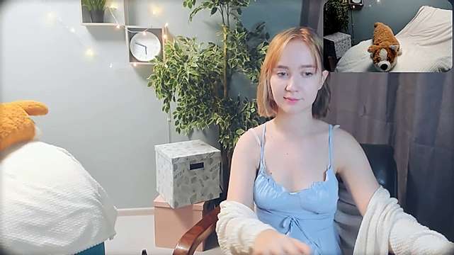HunnyFox naked stripping on cam for live sex video chat