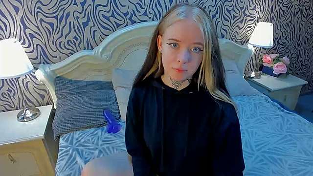 Ivy_Becker naked stripping on cam for live sex video chat