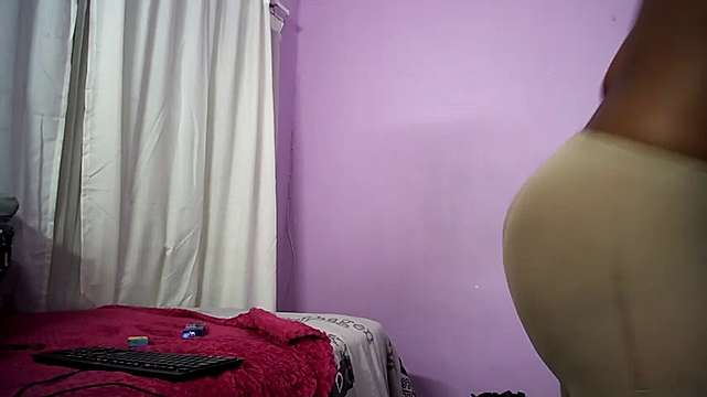 Jessisexy69 naked stripping on cam for live sex video chat