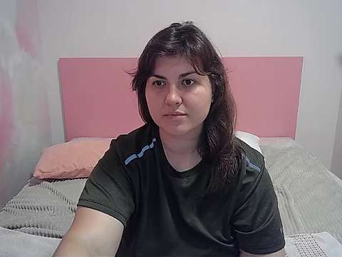 Juliet_James naked stripping on cam for live sex video chat