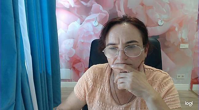 Katie_Joness naked stripping on cam for live sex video chat