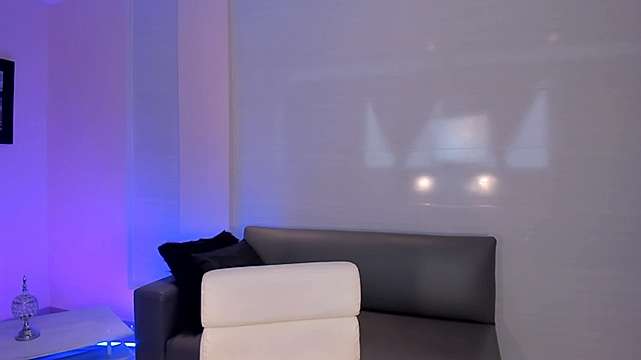 KatieBirdd naked stripping on cam for live sex video chat