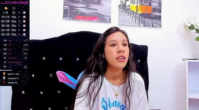 KeendallHilton naked stripping on cam for live sex video chat