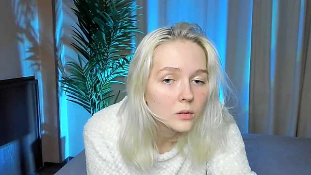 KellyNorman naked stripping on cam for live sex video chat
