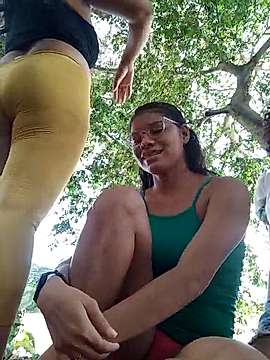 Kim_Higgins naked stripping on cam for live sex video chat