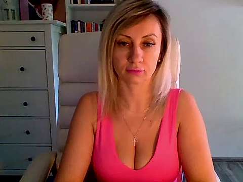 KissSara naked stripping on cam for live sex video chat