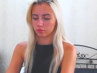 Lamionochka nude on cam – live sex chat