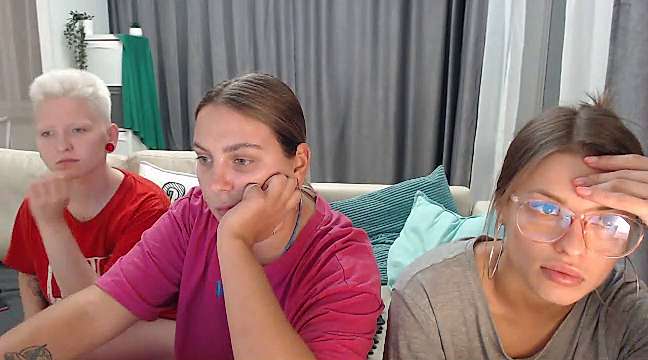 lesbica_futurista naked stripping on cam for live sex video chat