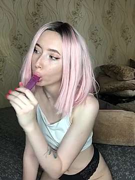 Lil_Molly_2 naked stripping on cam for live sex video chat