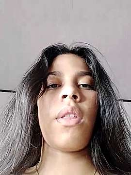 linda-roa naked stripping on cam for live sex video chat