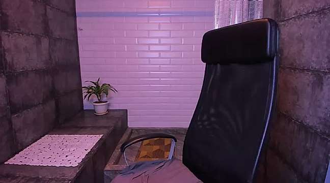 LisaDuffy naked stripping on cam for live sex video chat