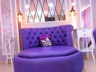 LolaBigAss nude on cam – live sex chat
