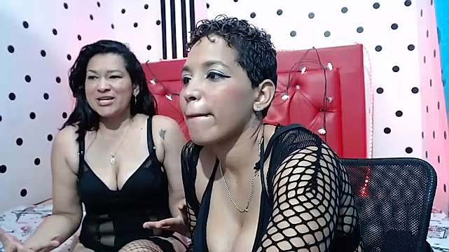 lovinggirlss naked stripping on cam for live sex video chat