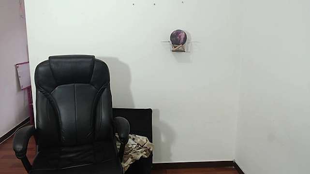 luna_d_coco naked stripping on cam for live sex video chat