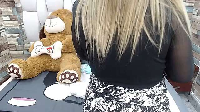 Marie_fw naked stripping on cam for live sex video chat