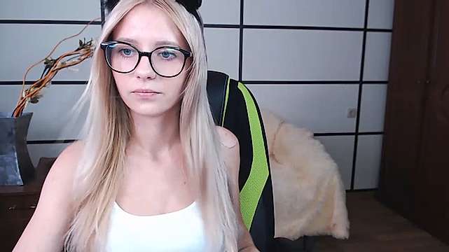 Marybarbia naked stripping on cam for live sex video chat
