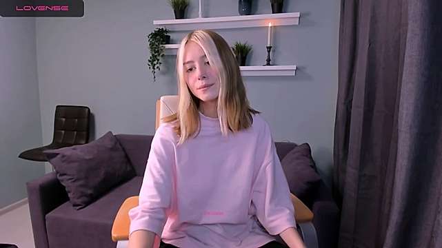 Melanie_crystal naked stripping on cam for live sex video chat