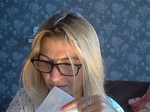 MelissaMia naked stripping on cam for live sex video chat