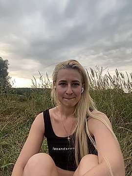 MerryWin naked stripping on cam for live sex video chat