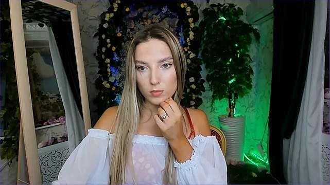 Mia_genniers naked stripping on cam for live sex video chat