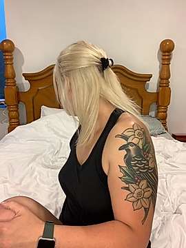 MsExotic19 naked stripping on cam for live sex video chat