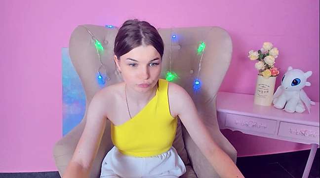 Naya_Nalson naked stripping on cam for live sex video chat