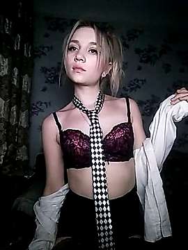 Pretty__kitty naked stripping on cam for live sex video chat