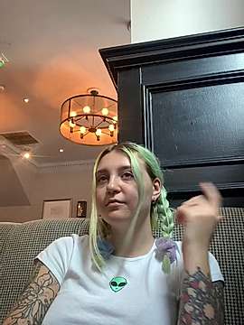 Princess_Peaches_ naked stripping on cam for live sex video chat
