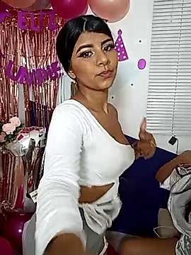 queens_love naked stripping on cam for live sex video chat