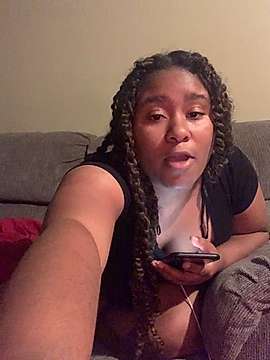 queenscastle00 naked stripping on cam for live sex video chat