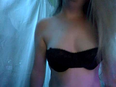 RavinBanks naked stripping on cam for live sex video chat