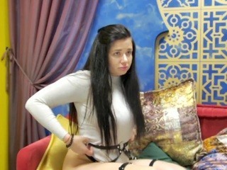 Roselyn-Grey nude on cam – live sex chat