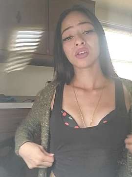 RosexxGoldxx naked stripping on cam for live sex video chat