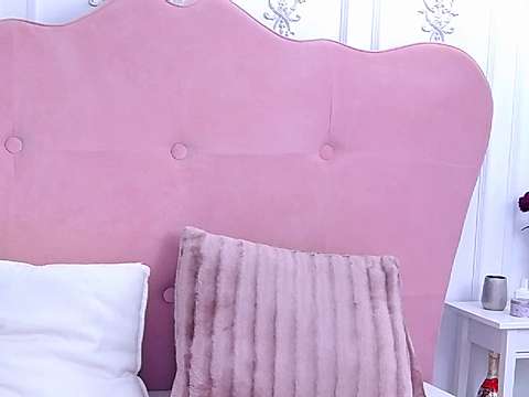 SandyHanson naked stripping on cam for live sex video chat
