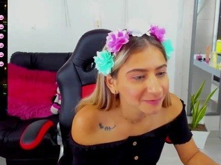 Sarah-Small nude on cam – live sex chat