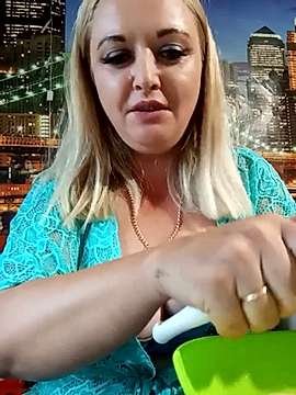 SindiHelen naked stripping on cam for live sex video chat