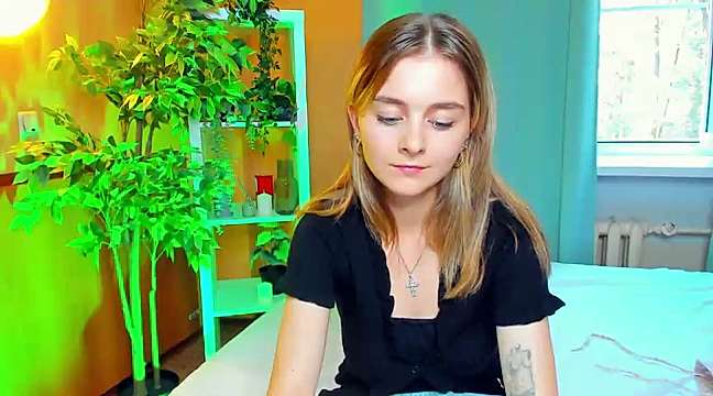 StelIaEvans naked stripping on cam for live sex video chat