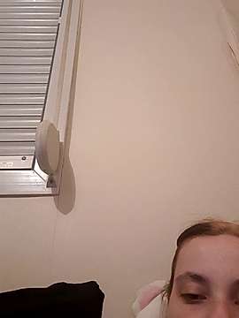 suce-une-grosse-bite naked stripping on cam for live sex video chat