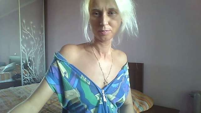 SunnyGirl18 naked stripping on cam for live sex video chat