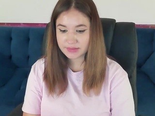 Sweet Milla nude on cam – live sex chat