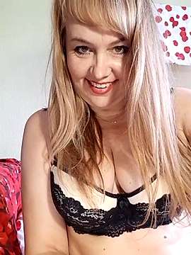 SweetHotElla naked stripping on cam for live sex video chat