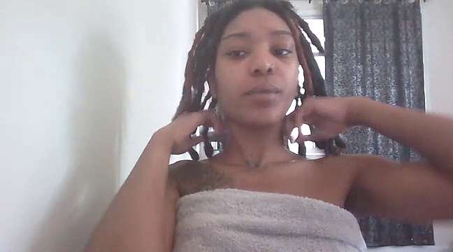 SweetReddz naked stripping on cam for live sex video chat