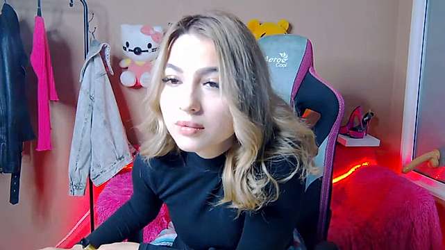 Tiffany-Smile naked stripping on cam for live sex video chat