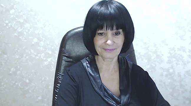 Vanessa_June naked stripping on cam for live sex video chat