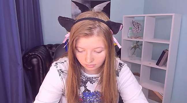 Vivian_cutie naked stripping on cam for live sex video chat