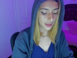 Your-litte-angel nude on cam – live sex chat