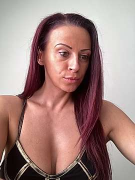 Alinaa_Star naked stripping on cam for live sex video chat