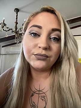 AllieButterfly naked stripping on cam for live sex video chat