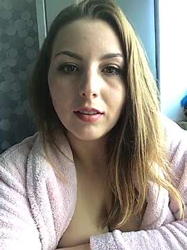Andrea_Honey naked stripping on cam for live sex video chat