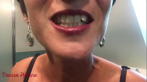 ASMR Bouche Déesse Hélène sur Vends-ta-culotte.com